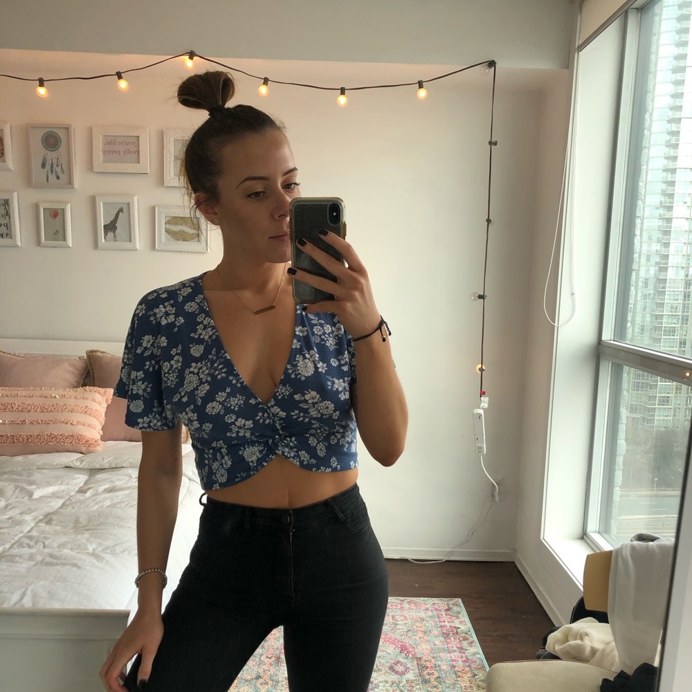 Blue floral top